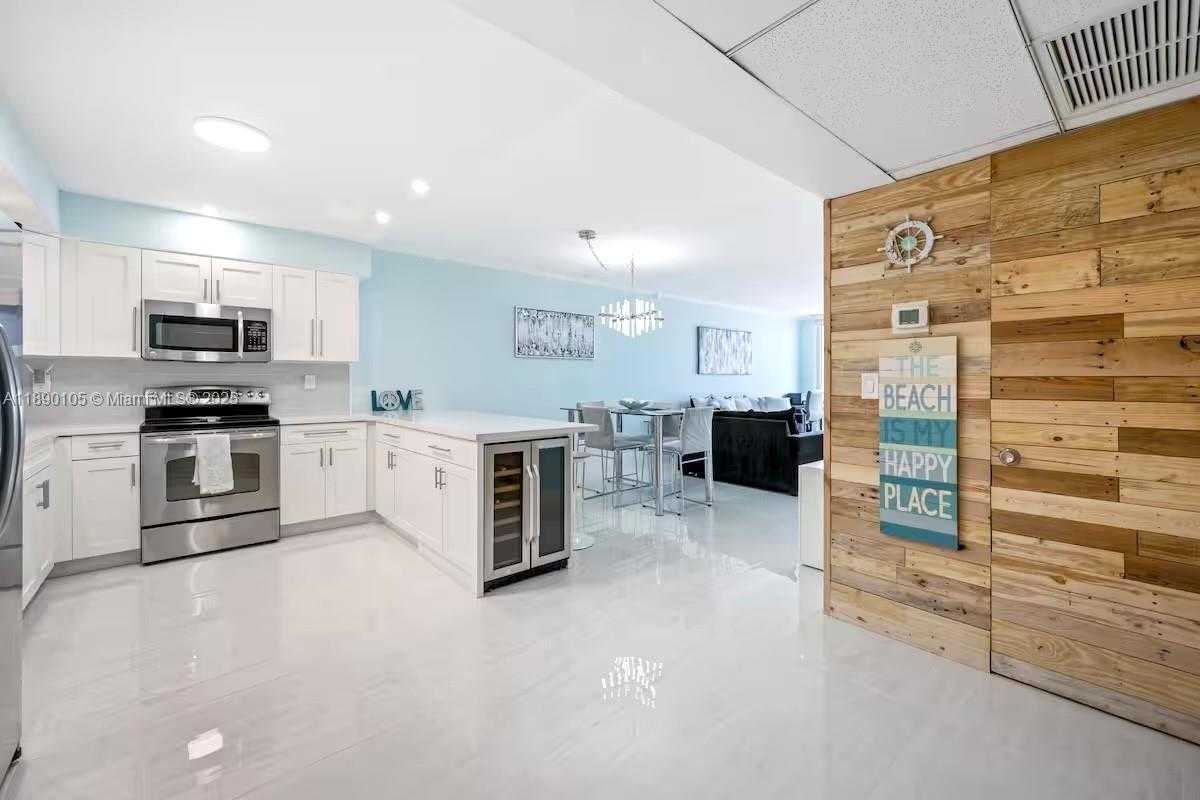 Small Image of 19370 COLLINS AVE #1121, Sunny Isles Beach Number 4