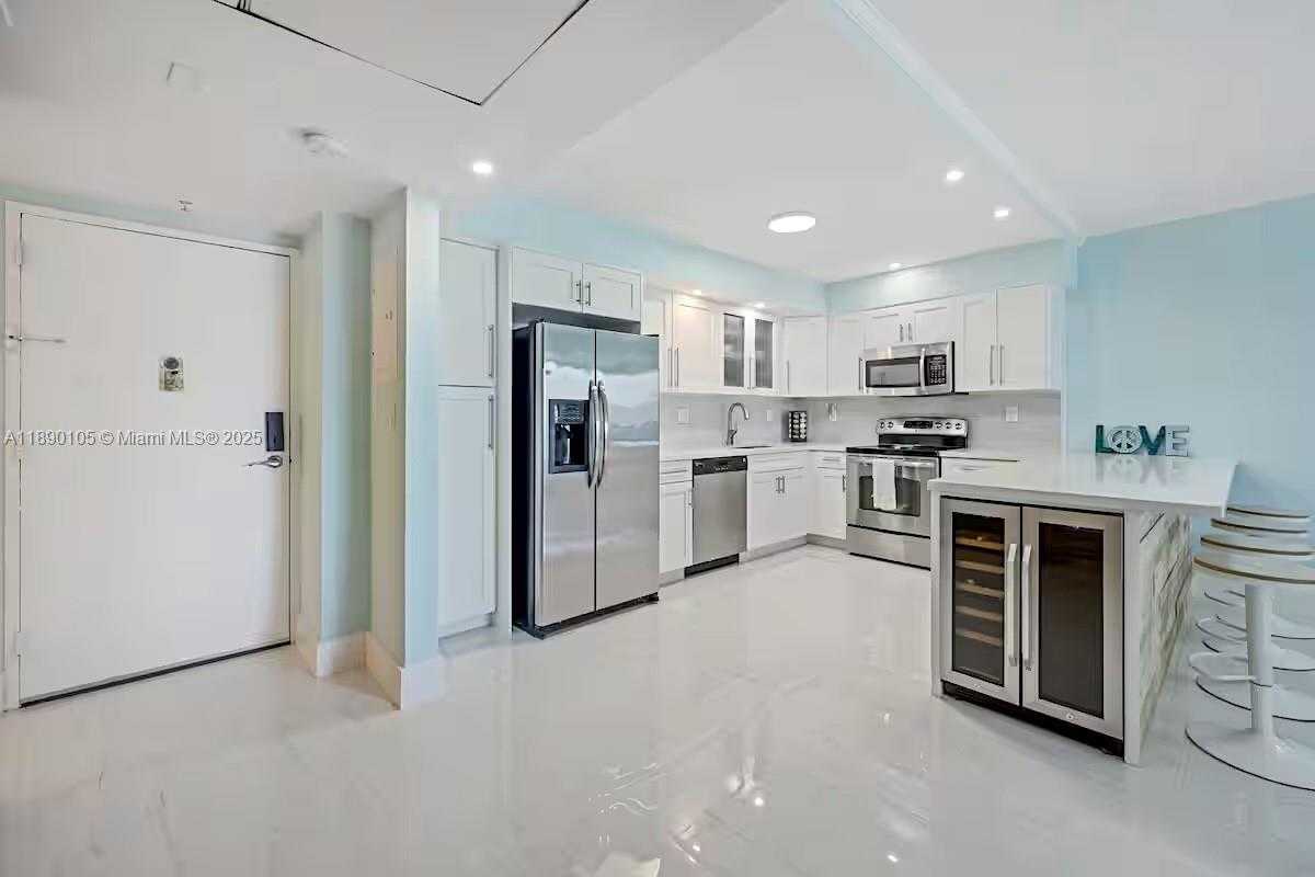 Small Image of 19370 COLLINS AVE #1121, Sunny Isles Beach Number 5