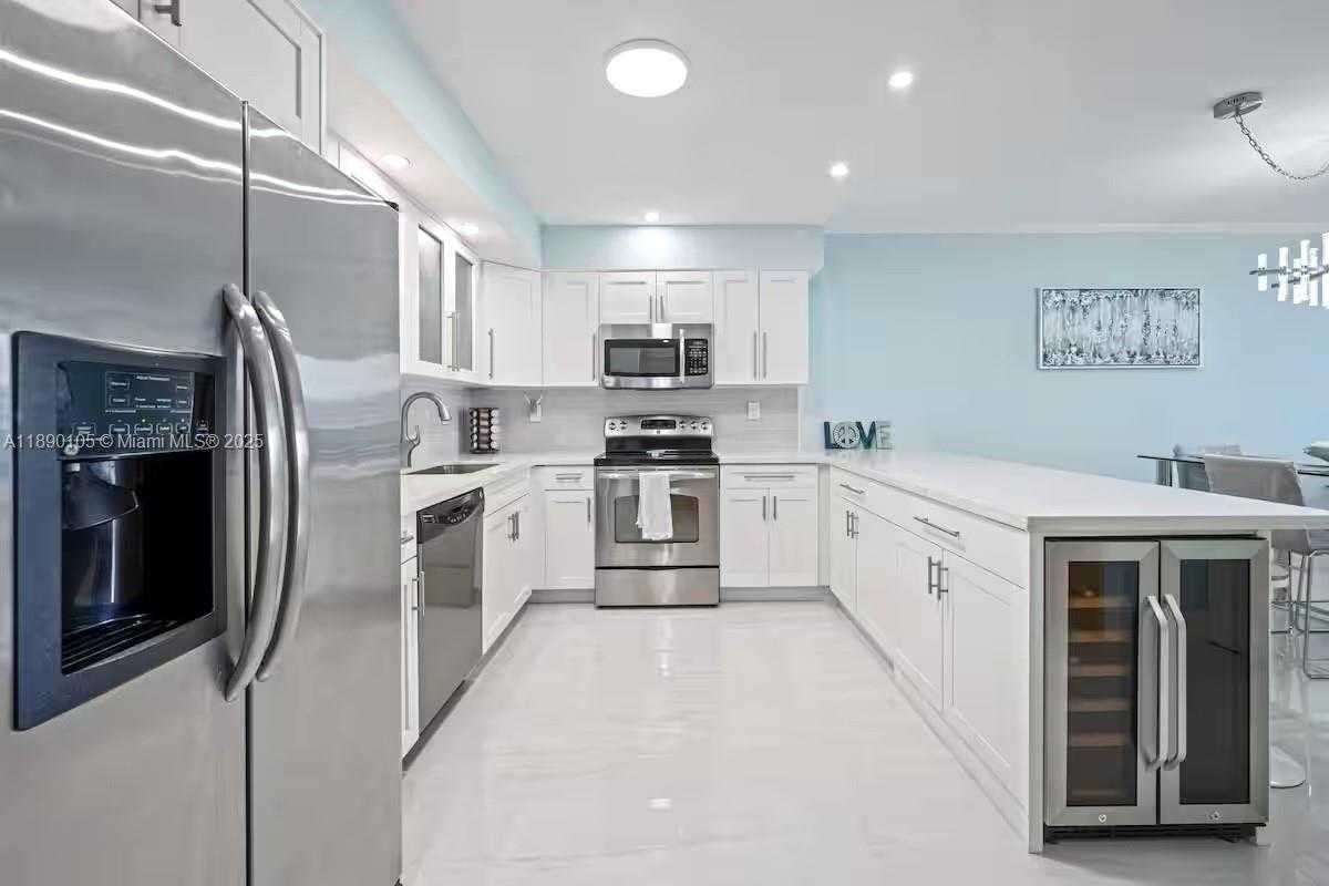 Small Image of 19370 COLLINS AVE #1121, Sunny Isles Beach Number 6