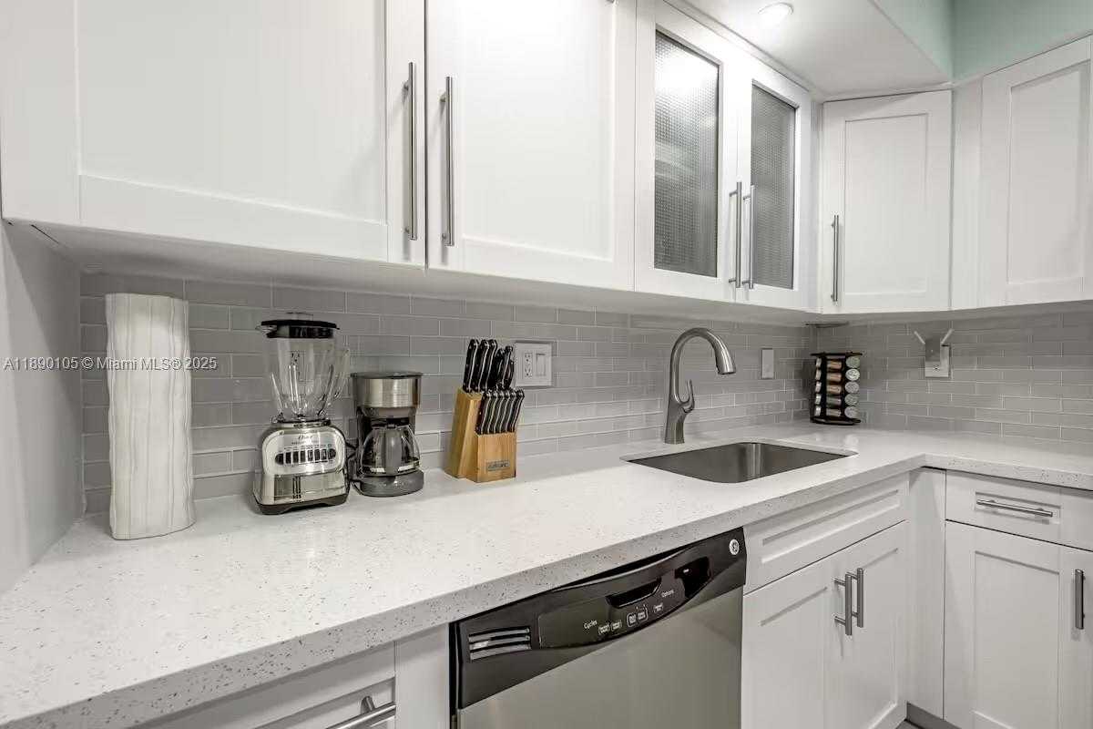 Small Image of 19370 COLLINS AVE #1121, Sunny Isles Beach Number 7