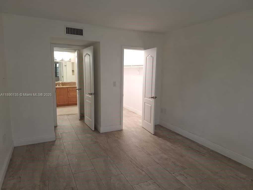 Small Image of 7923 SW 104th St, Miami, FL 33156, USA Number 12