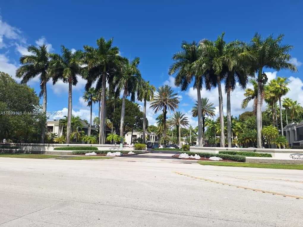 Small Image of 7923 SW 104th St, Miami, FL 33156, USA Number 14