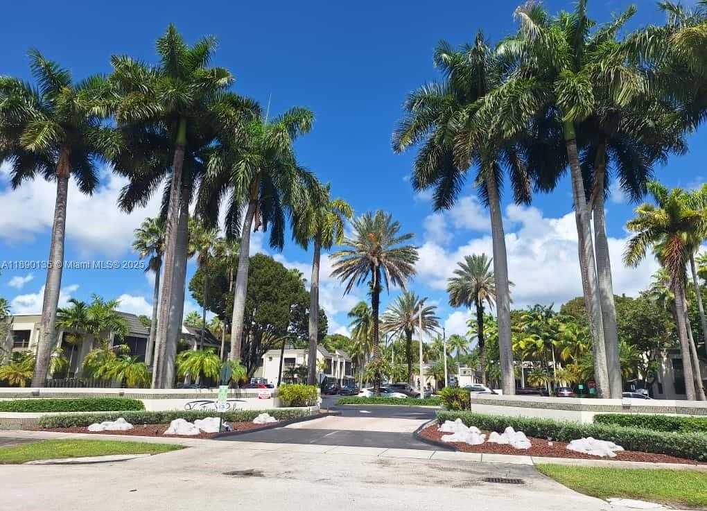 Small Image of 7923 SW 104th St, Miami, FL 33156, USA Number 15