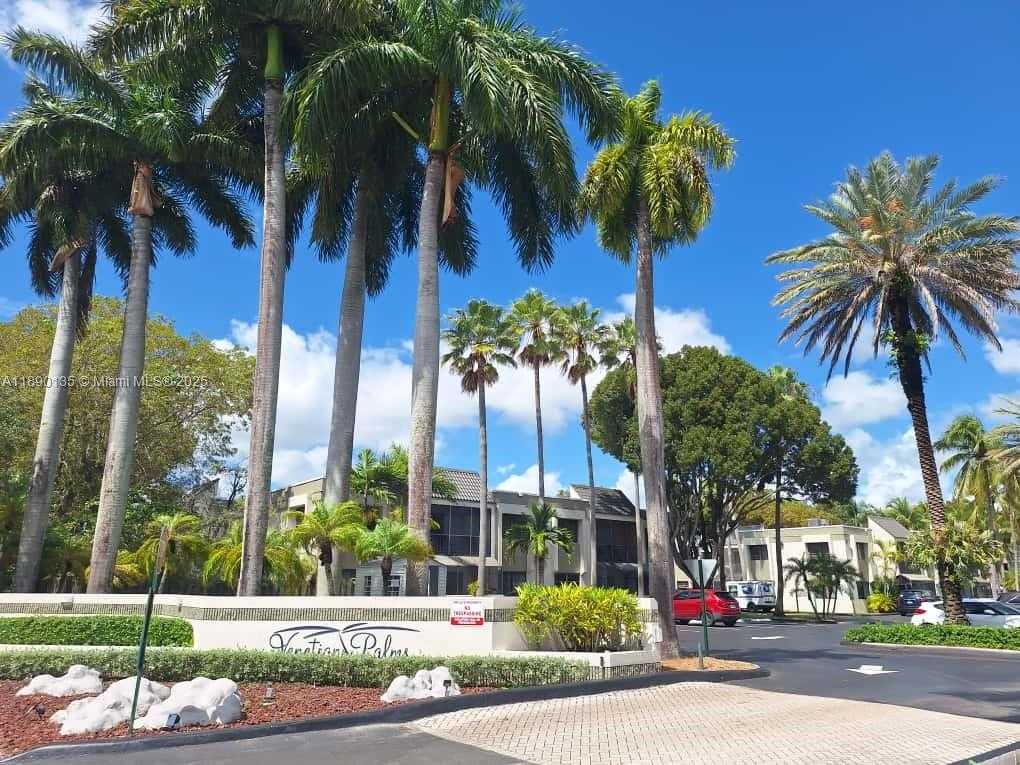 Small Image of 7923 SW 104th St, Miami, FL 33156, USA Number 16