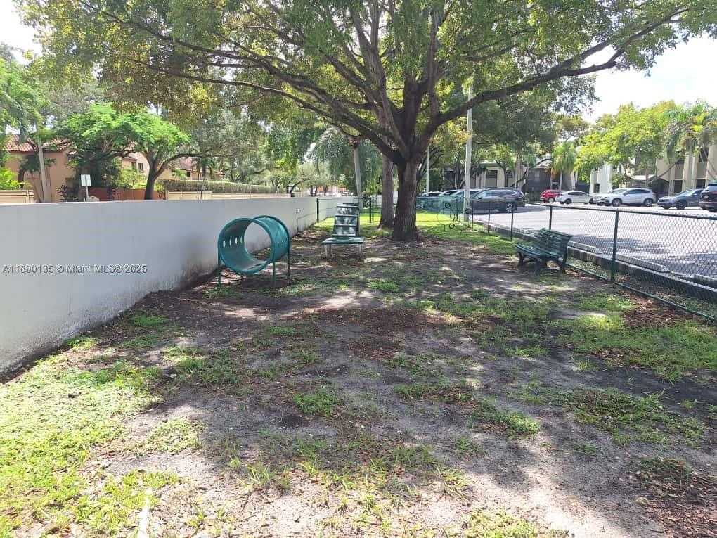 Small Image of 7923 SW 104th St, Miami, FL 33156, USA Number 19