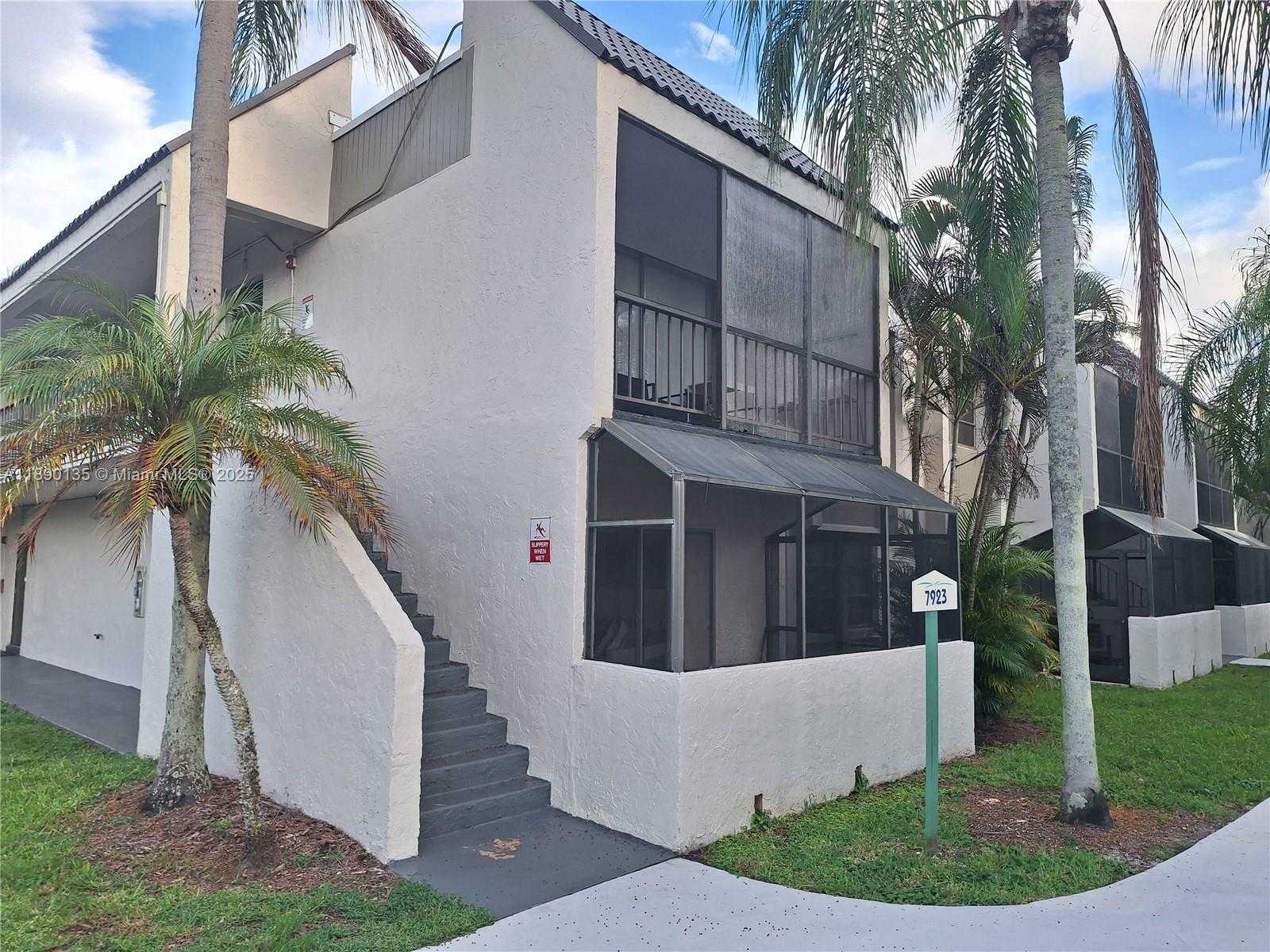 Small Image of 7923 SW 104th St, Miami, FL 33156, USA Number 23