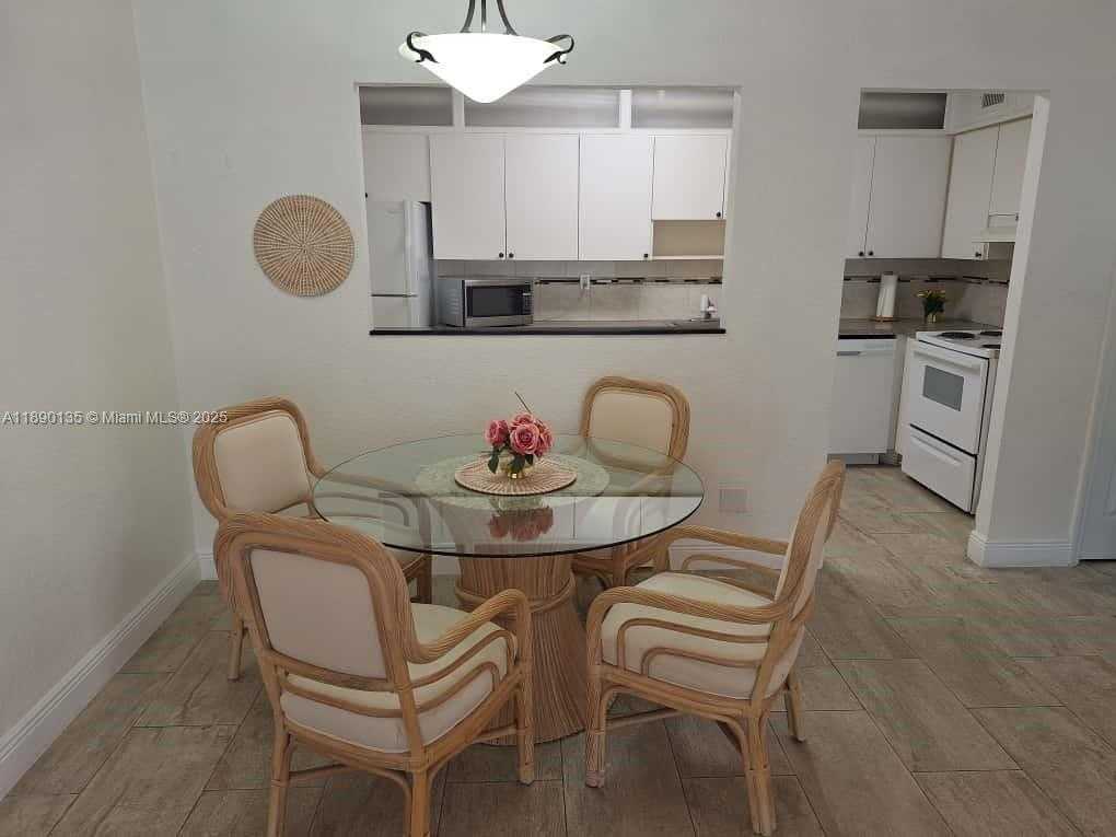 Small Image of 7923 SW 104th St, Miami, FL 33156, USA Number 5