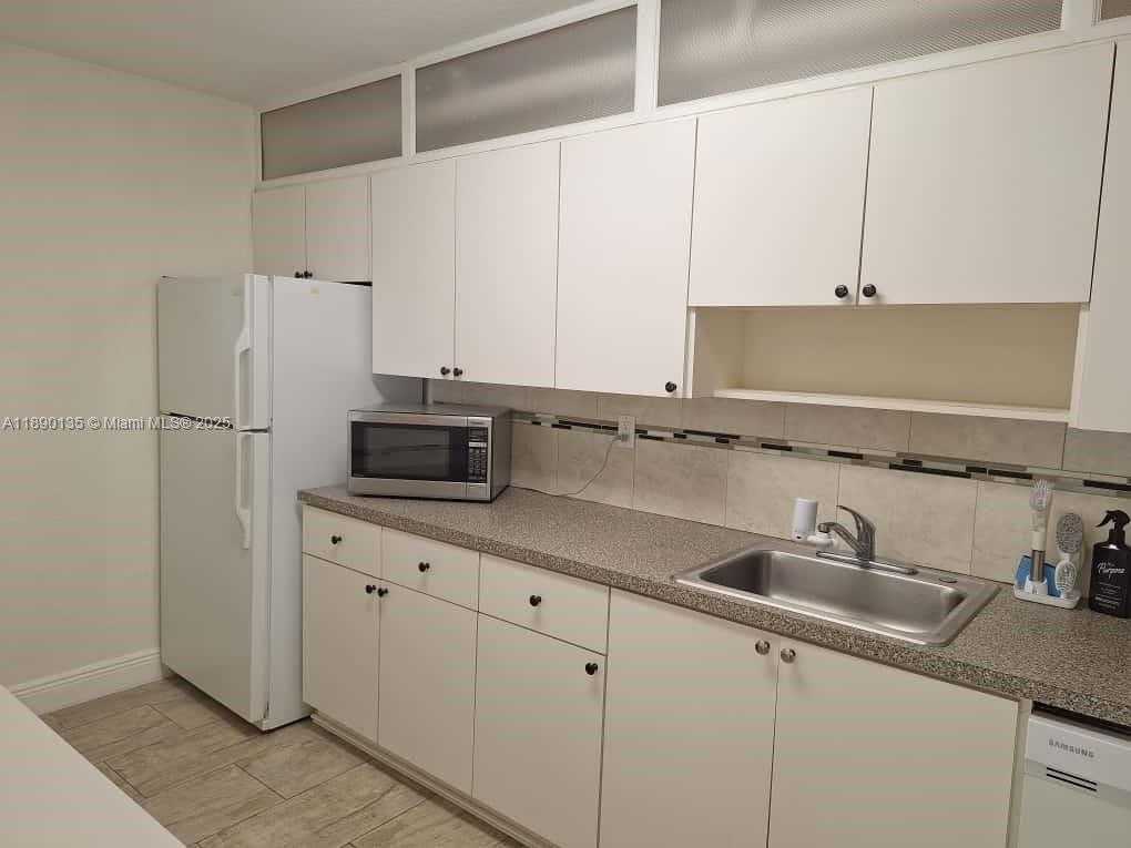 Small Image of 7923 SW 104th St, Miami, FL 33156, USA Number 7