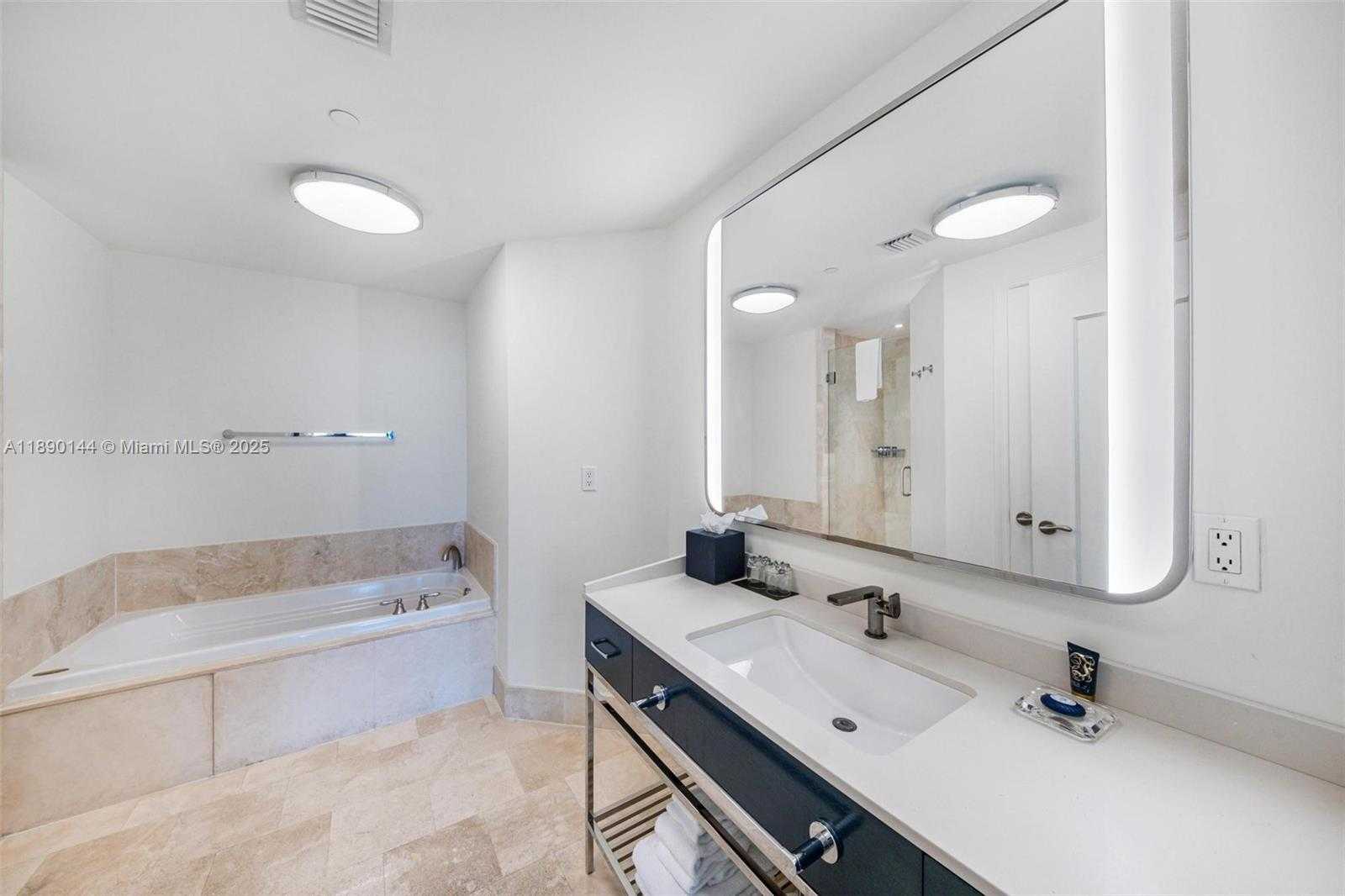 Small Image of 4401 COLLINS AVE #3312, Miami Beach Number 15