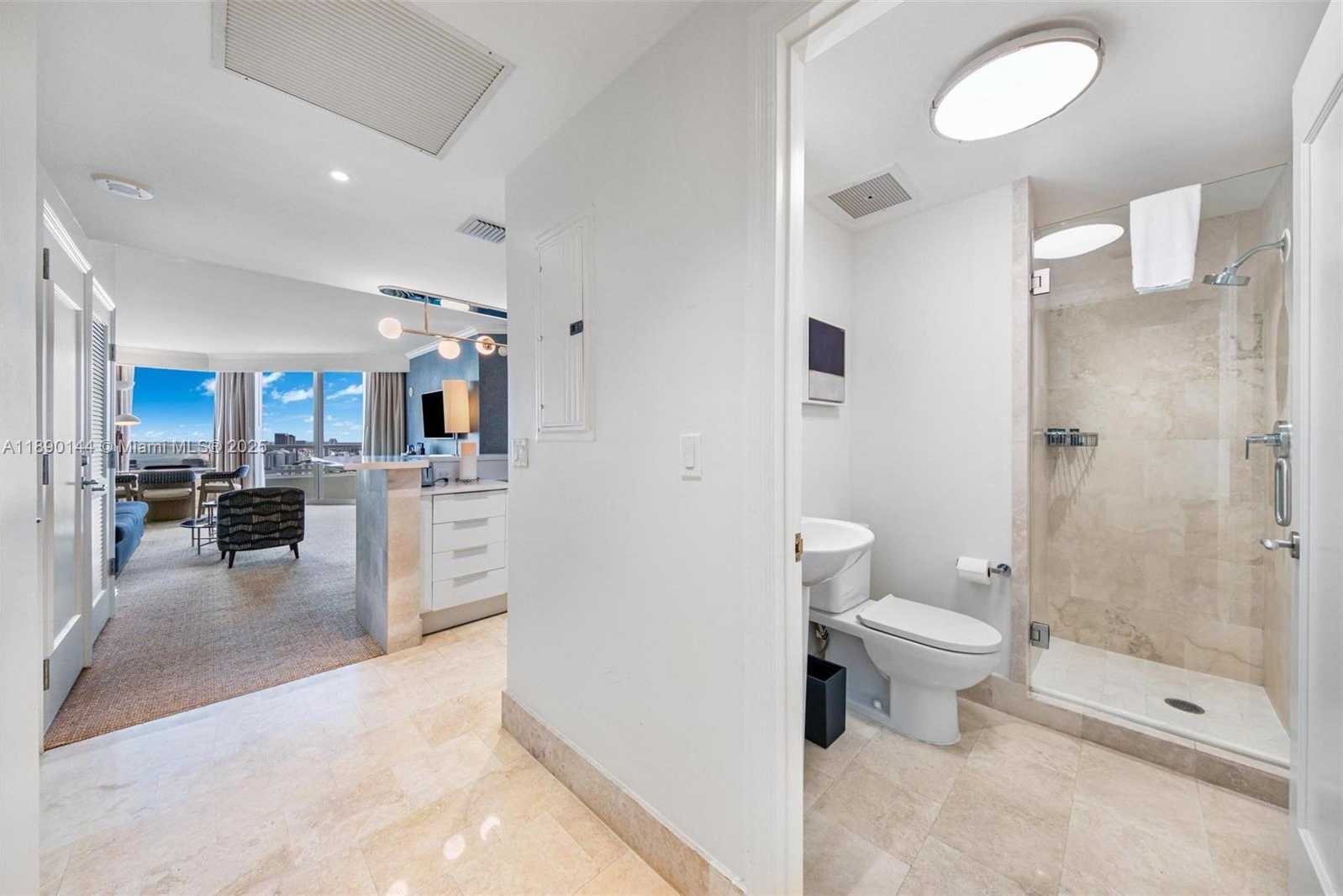 Small Image of 4401 COLLINS AVE #3312, Miami Beach Number 2