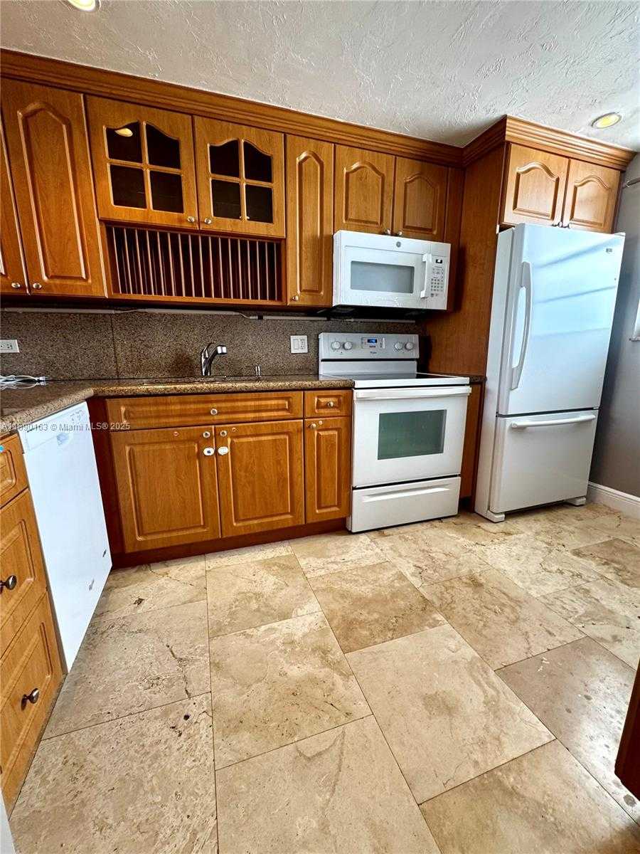 Small Image of 3545 NORTH EAST 166TH ST #805, North Miami Beach Number 3