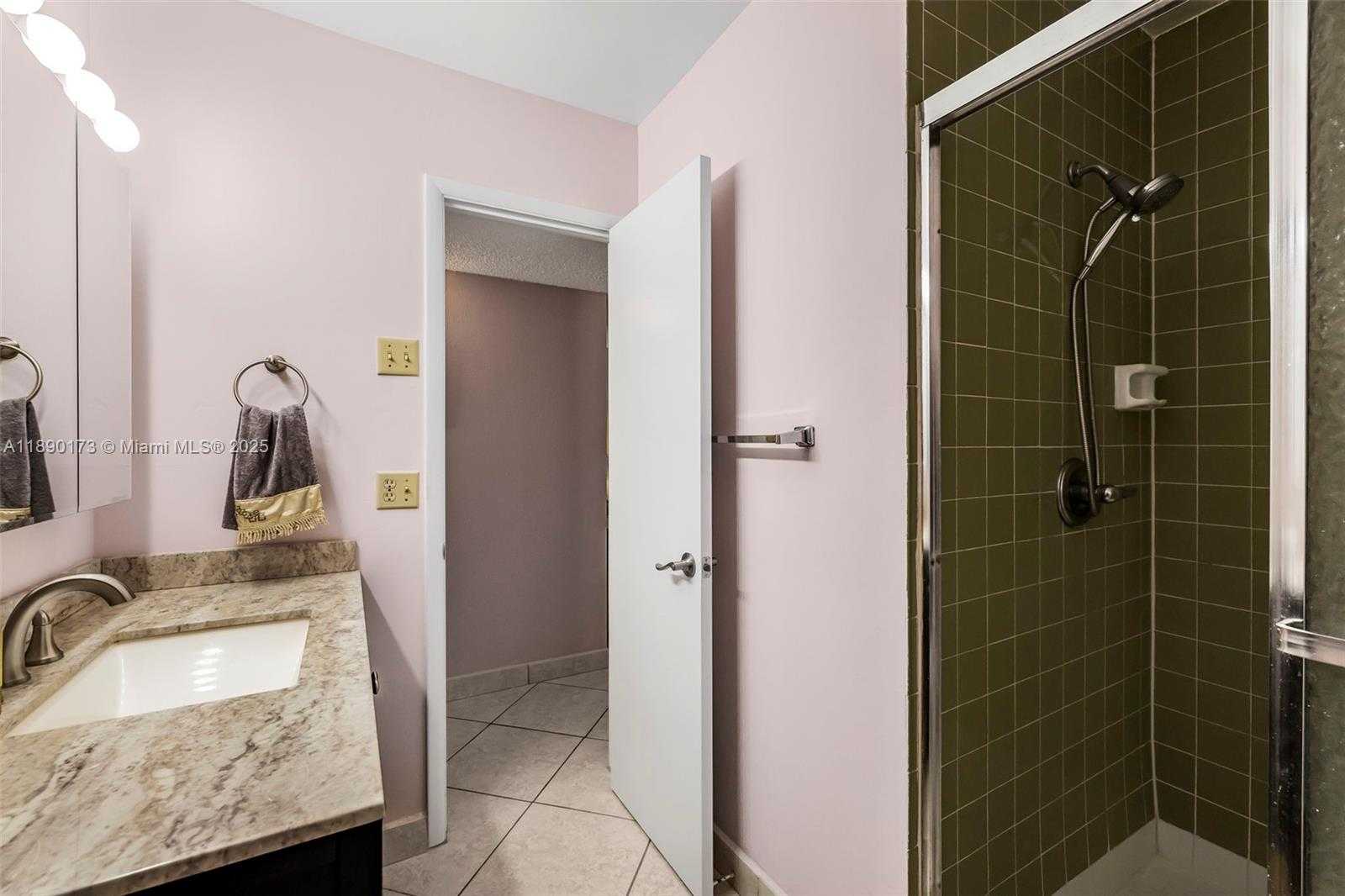 Small Image of 5300 WASHINGTON ST #U405, Hollywood Number 15