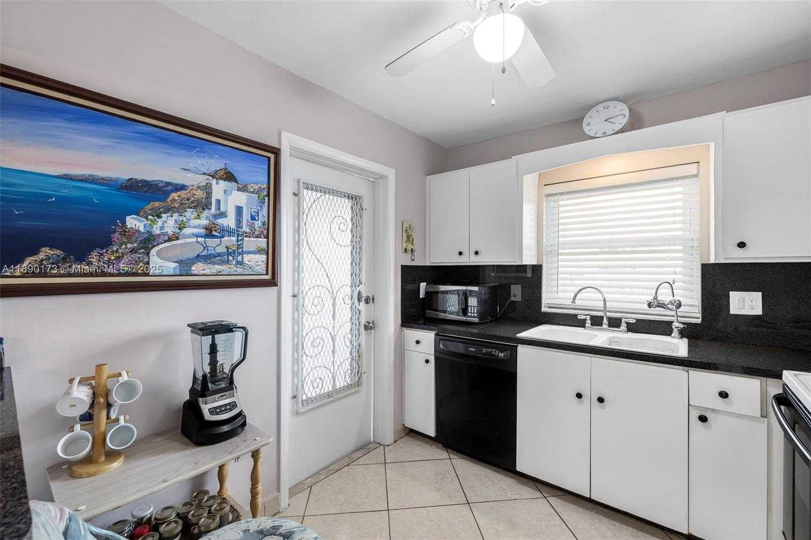 Small Image of 5300 WASHINGTON ST #U405, Hollywood Number 3