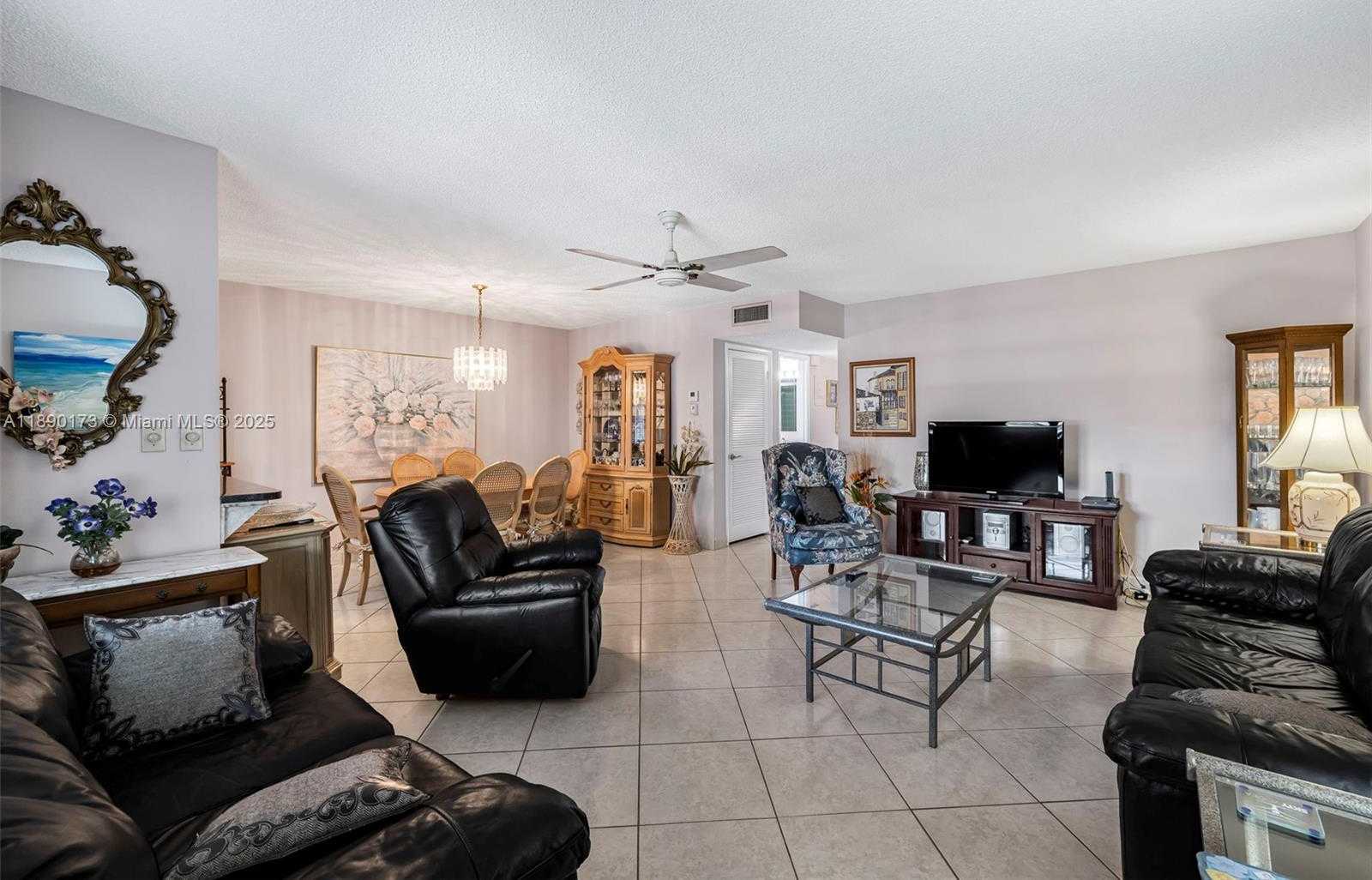 Small Image of 5300 WASHINGTON ST #U405, Hollywood Number 7