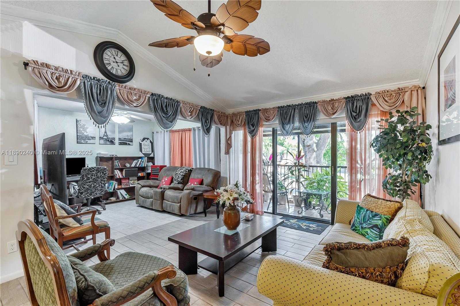 Small Image of 5805 WASHINGTON ST #17, Hollywood Number 10