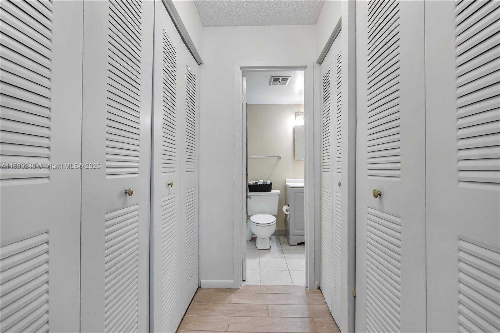 Small Image of 5805 WASHINGTON ST #17, Hollywood Number 20
