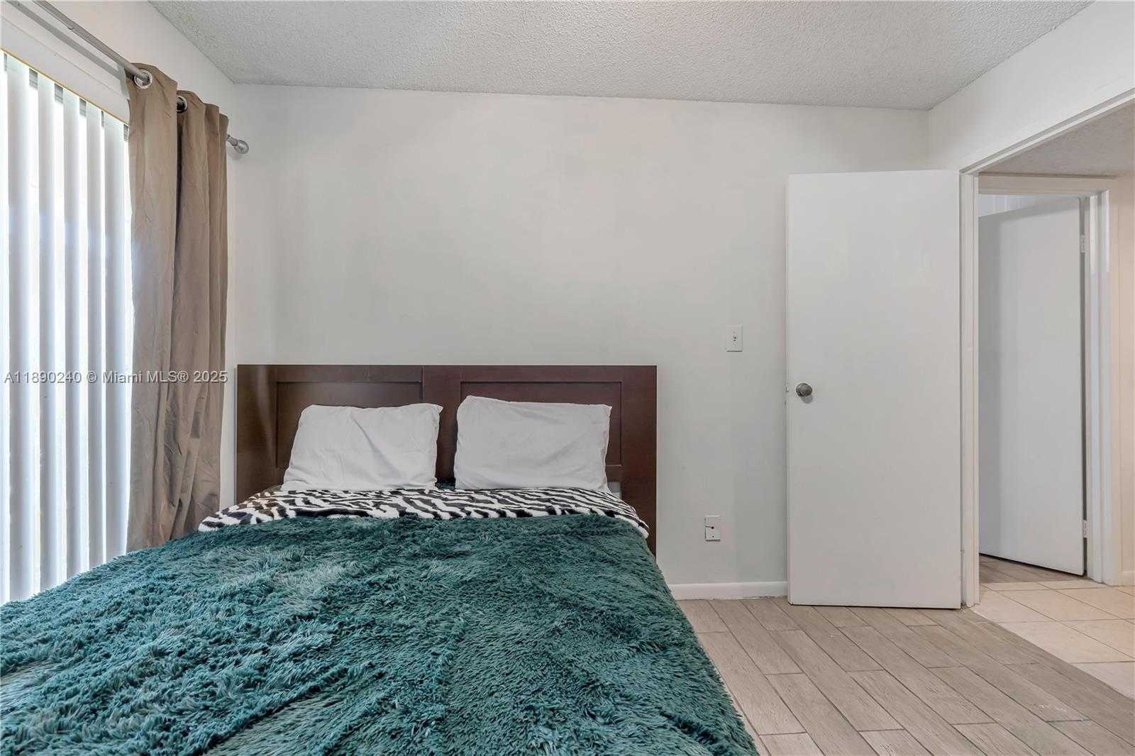 Small Image of 5805 WASHINGTON ST #17, Hollywood Number 22