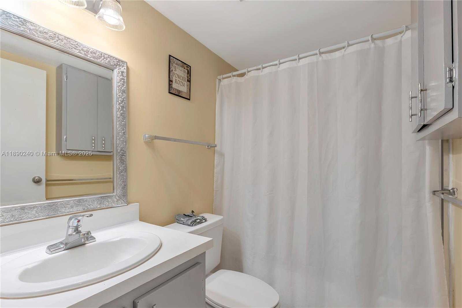 Small Image of 5805 WASHINGTON ST #17, Hollywood Number 29