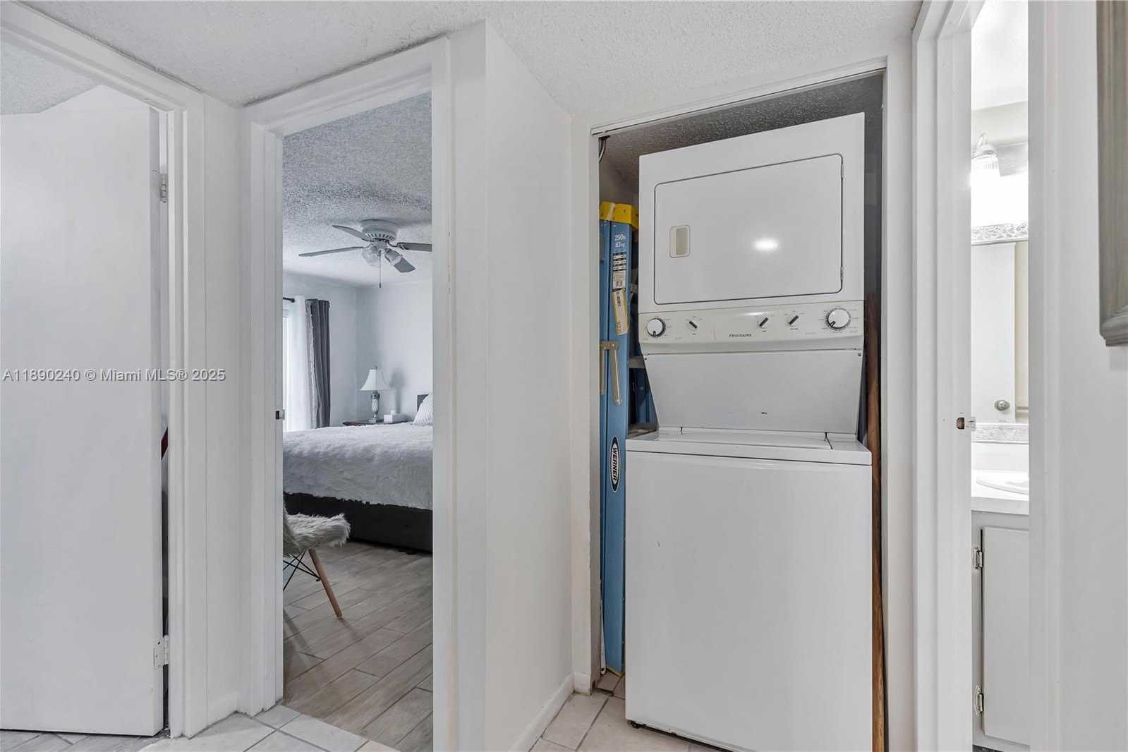 Small Image of 5805 WASHINGTON ST #17, Hollywood Number 30