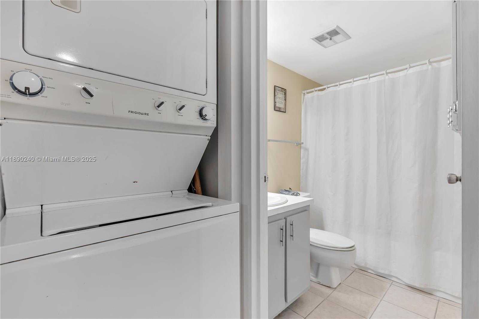 Small Image of 5805 WASHINGTON ST #17, Hollywood Number 31