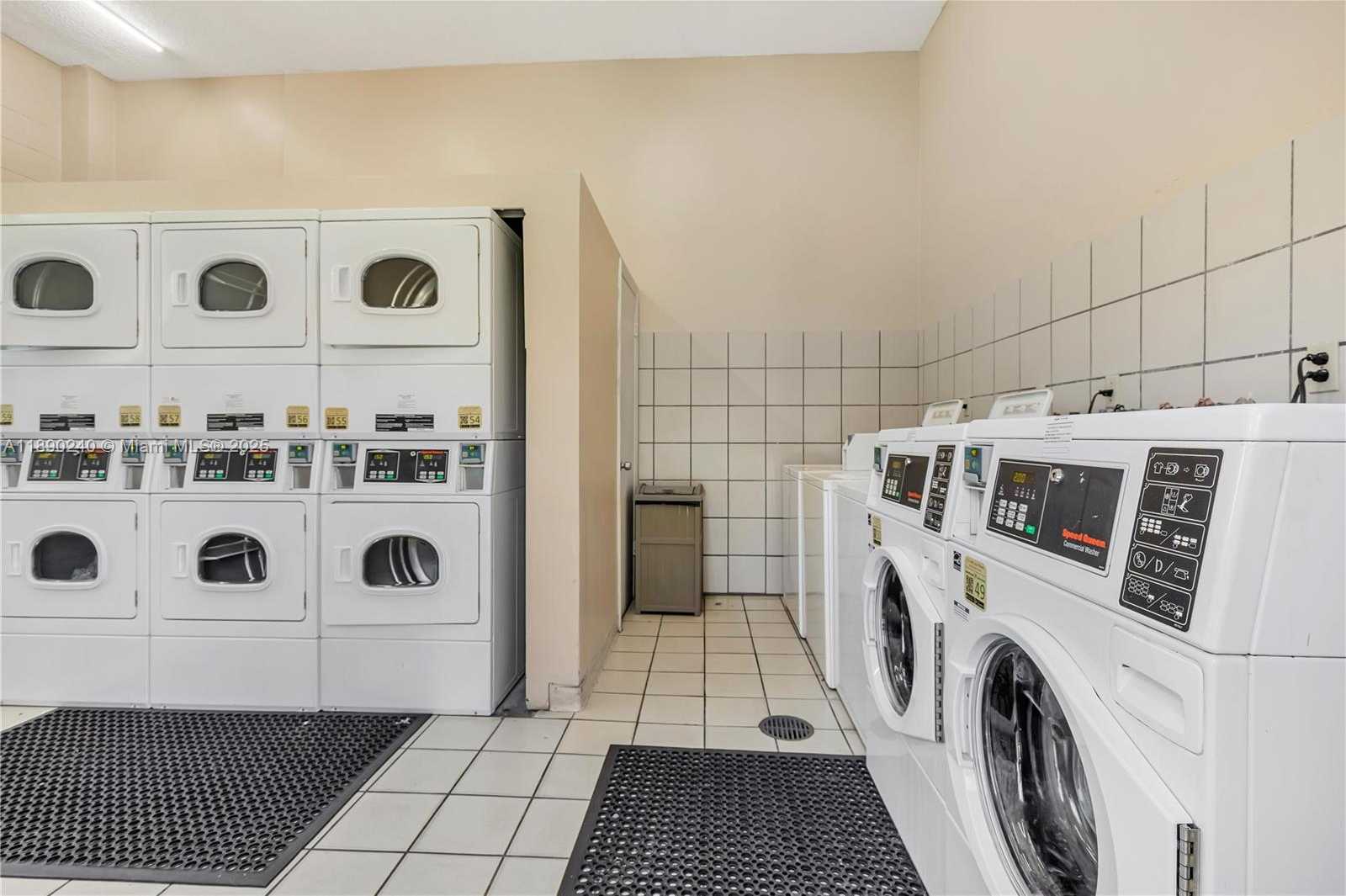 Small Image of 5805 WASHINGTON ST #17, Hollywood Number 33