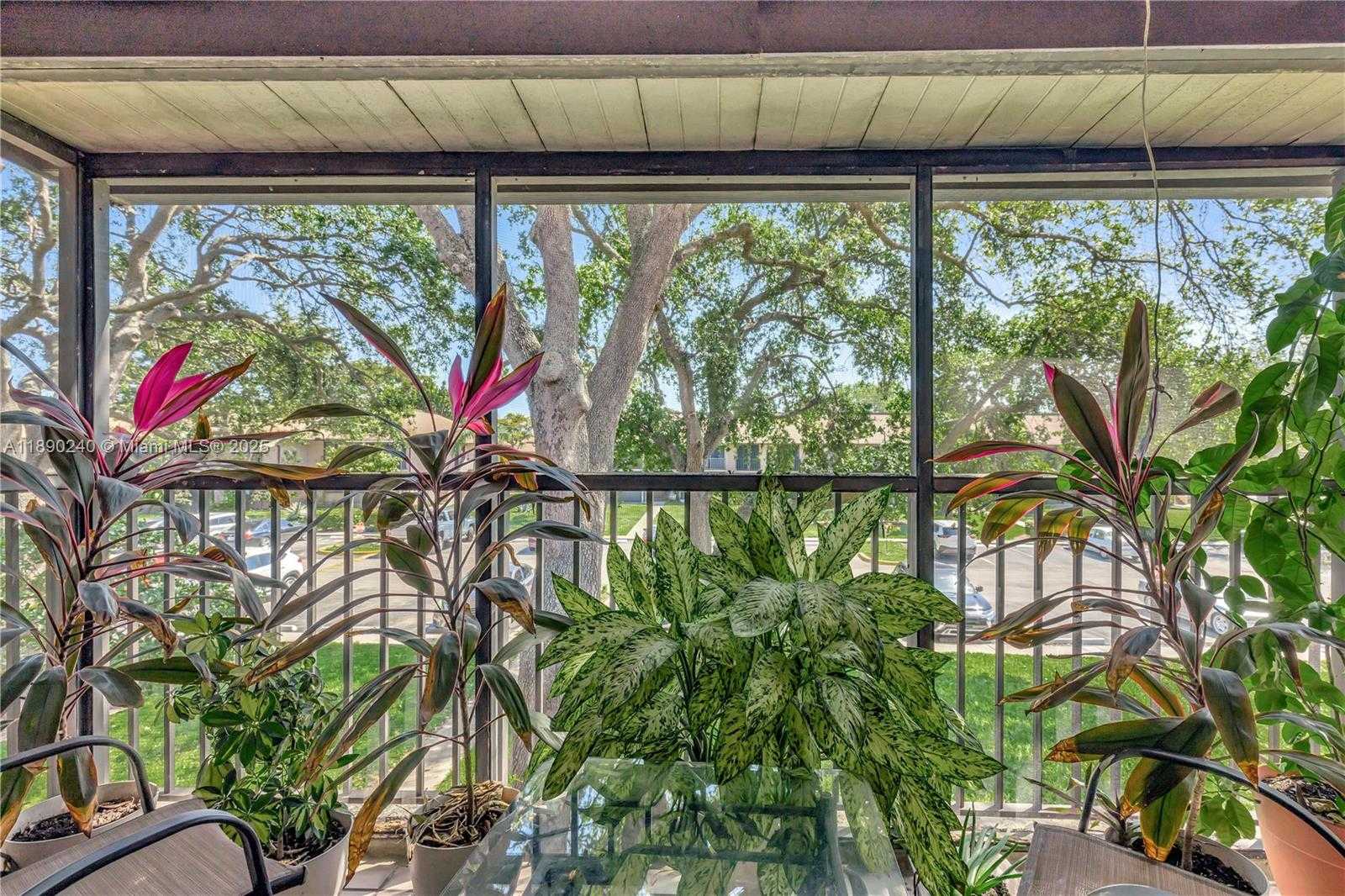 Small Image of 5805 WASHINGTON ST #17, Hollywood Number 34