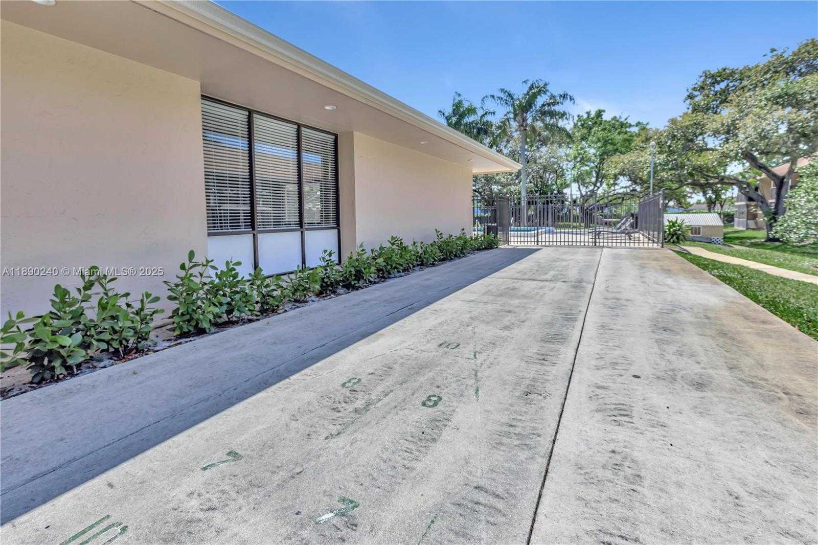 Small Image of 5805 WASHINGTON ST #17, Hollywood Number 36