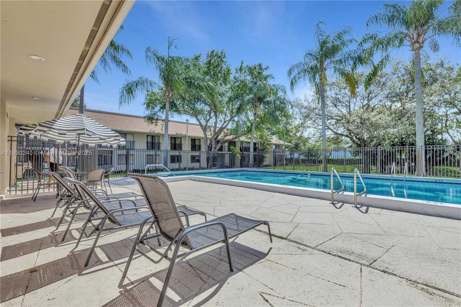 Small Image of 5805 WASHINGTON ST #17, Hollywood Number 37