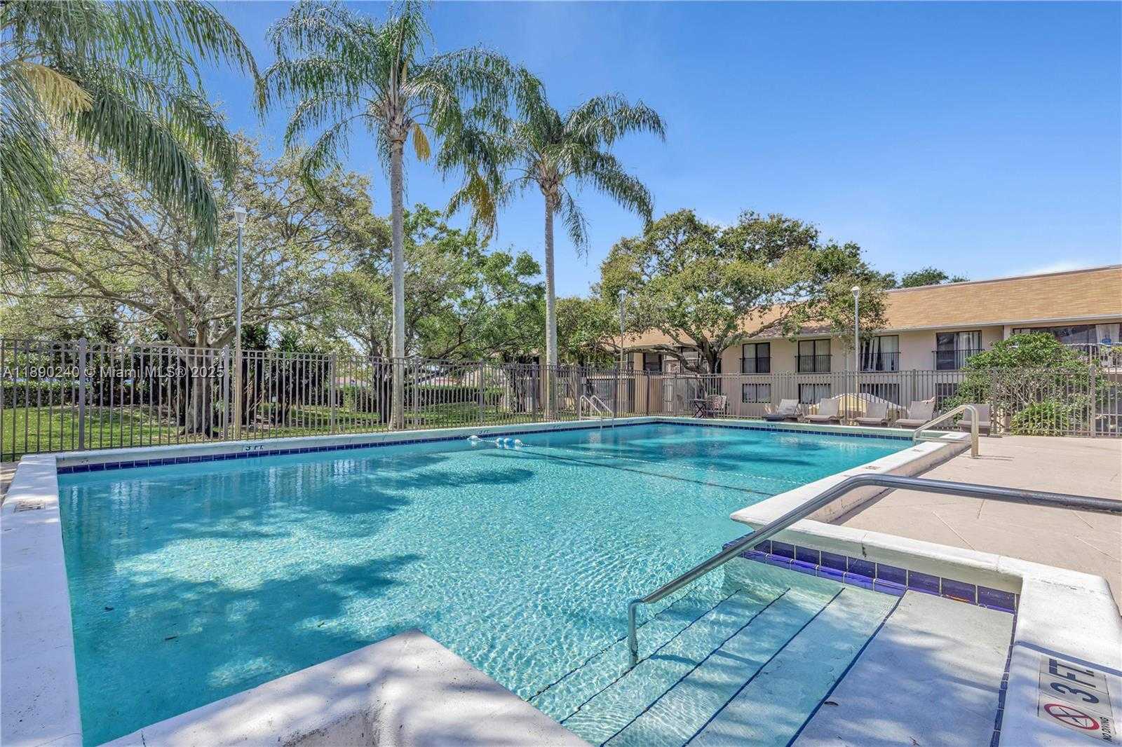 Small Image of 5805 WASHINGTON ST #17, Hollywood Number 38