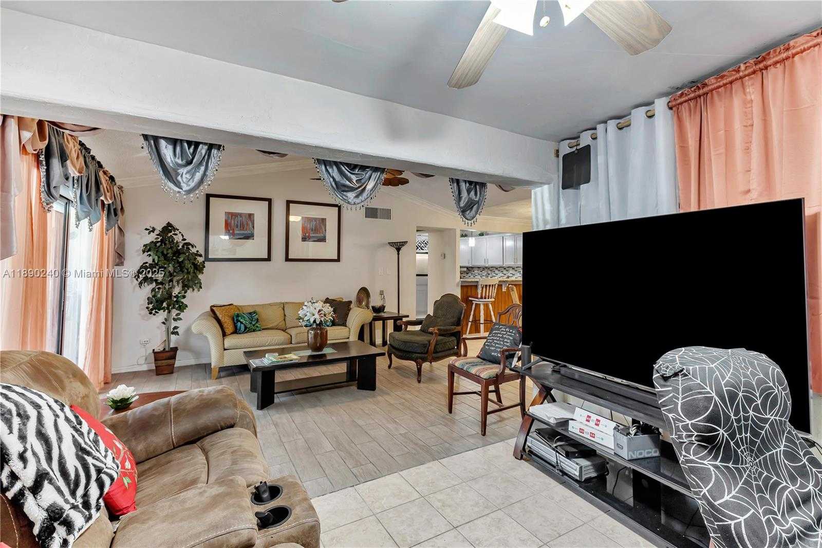 Small Image of 5805 WASHINGTON ST #17, Hollywood Number 8