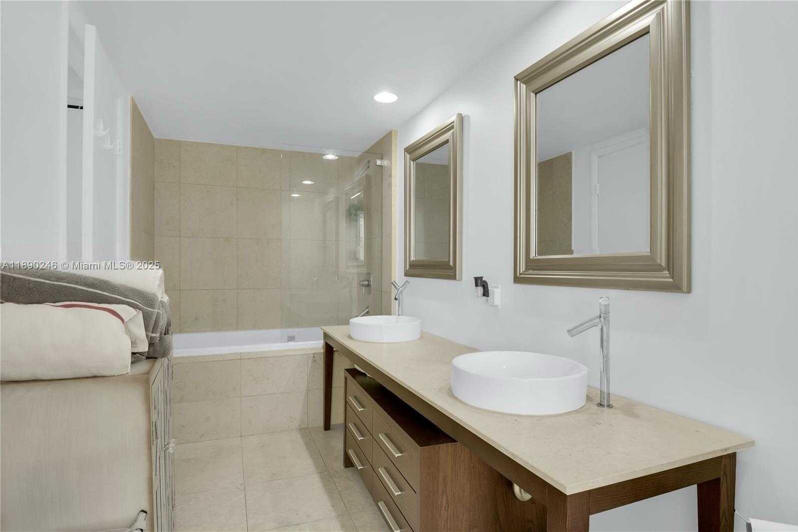 Small Image of 475 BRICKELL AVE #4711, Miami Number 11