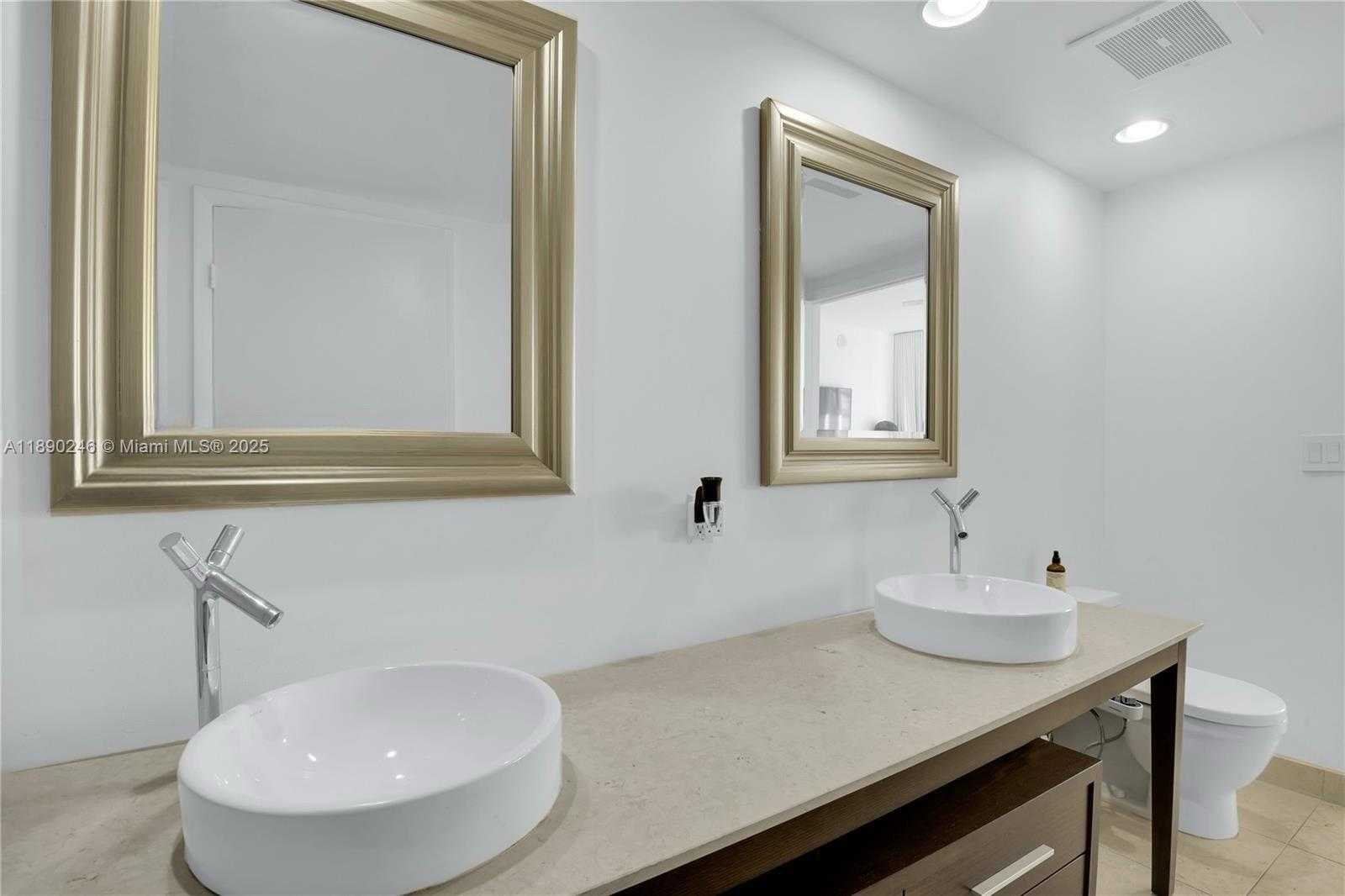 Small Image of 475 BRICKELL AVE #4711, Miami Number 12