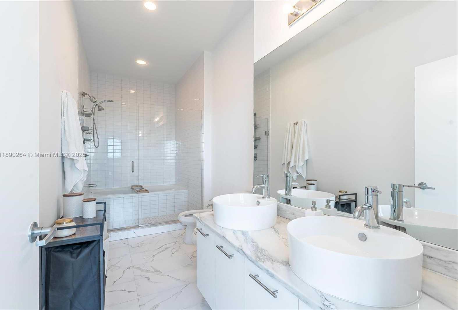 Small Image of 888 BISCAYNE BLVD #1210, Miami Number 10