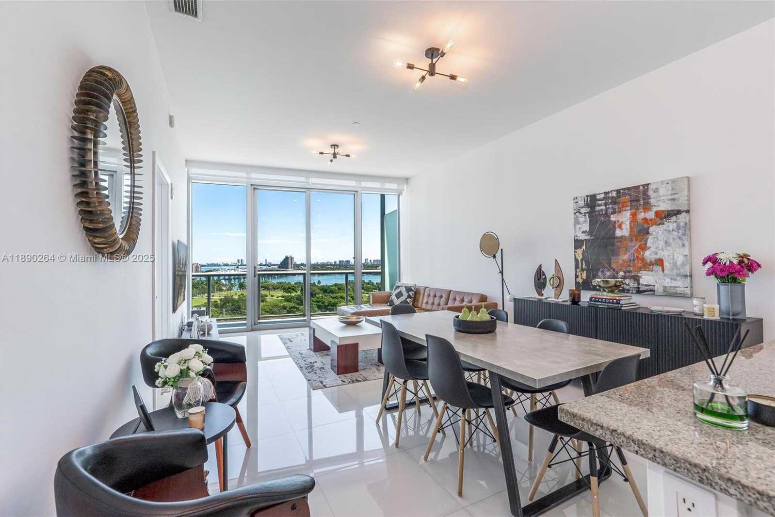 Small Image of 888 BISCAYNE BLVD #1210, Miami Number 3