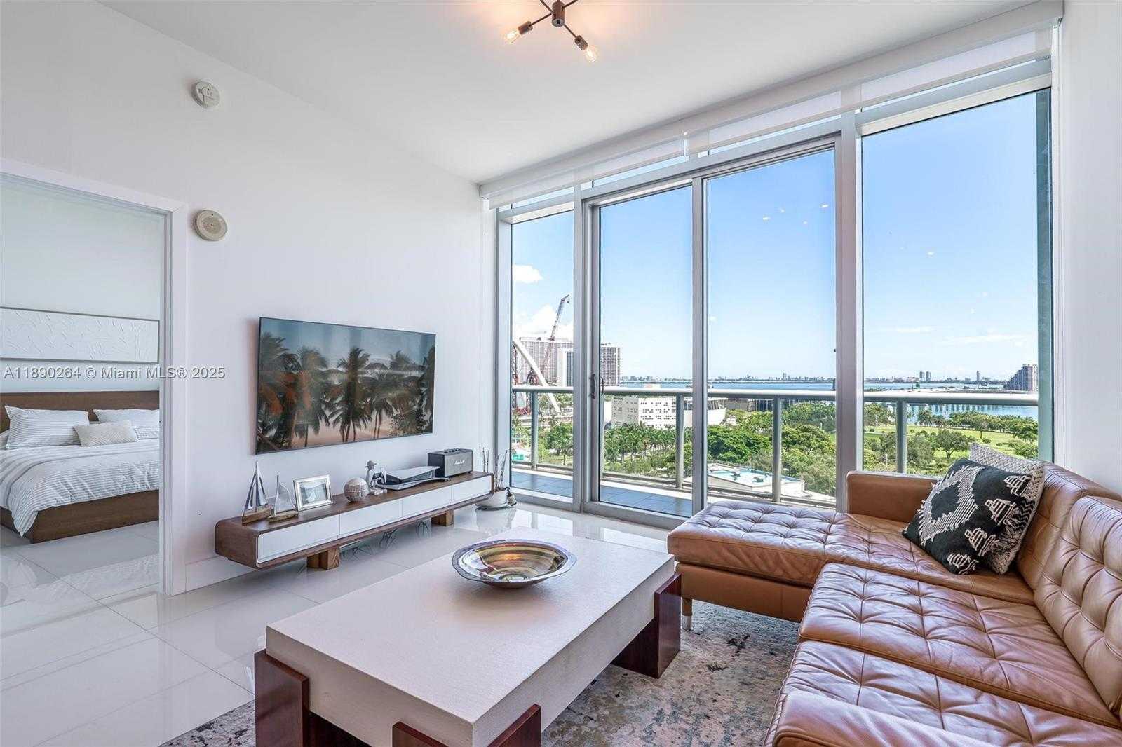 Small Image of 888 BISCAYNE BLVD #1210, Miami Number 4