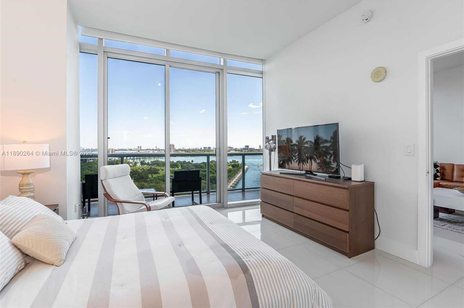 Small Image of 888 BISCAYNE BLVD #1210, Miami Number 8