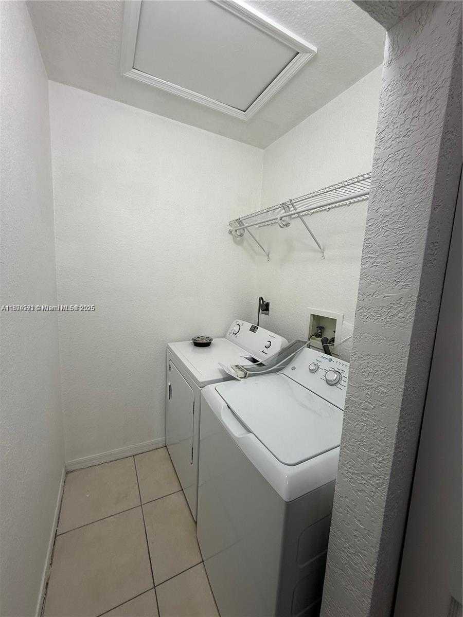 Small Image of 13717 SOUTH WEST 171ST LN, Miami Number 10