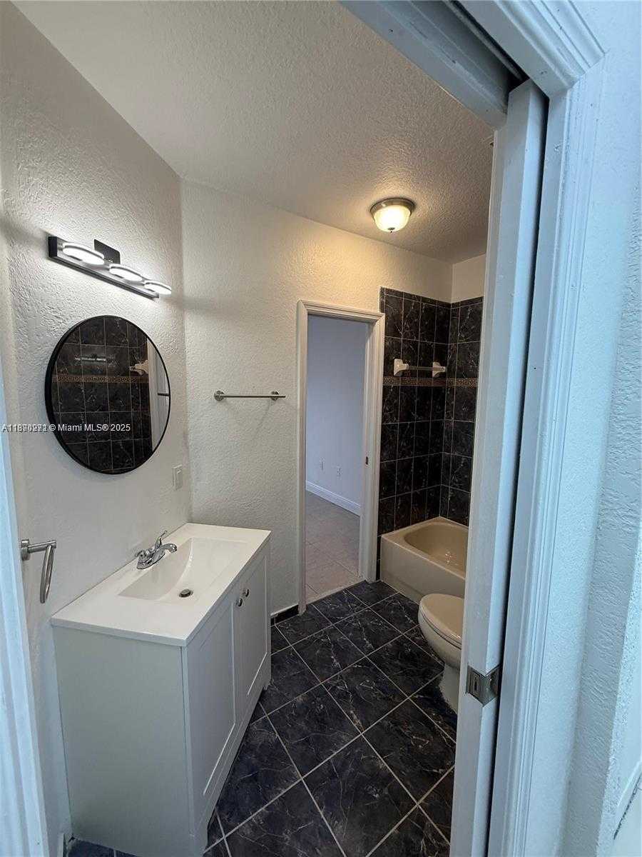 Small Image of 13717 SOUTH WEST 171ST LN, Miami Number 14
