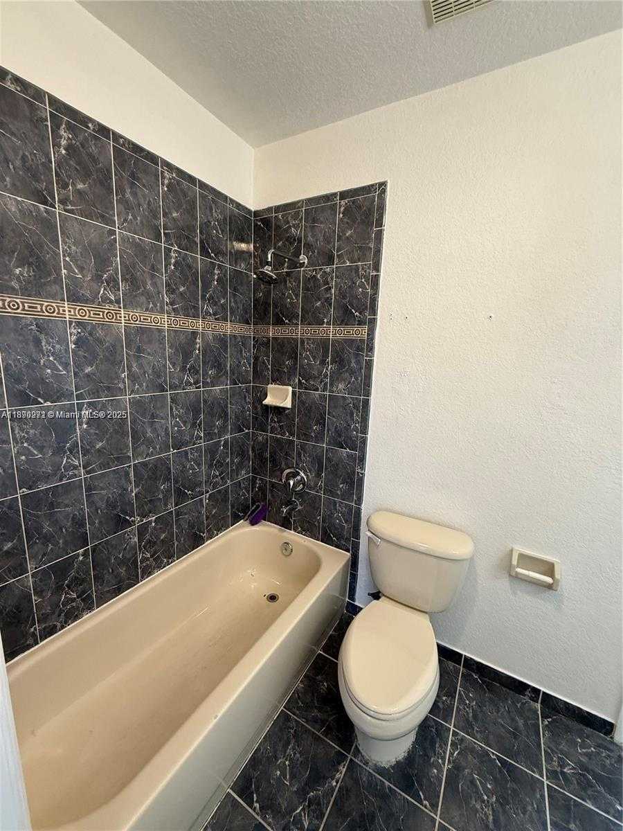 Small Image of 13717 SOUTH WEST 171ST LN, Miami Number 15