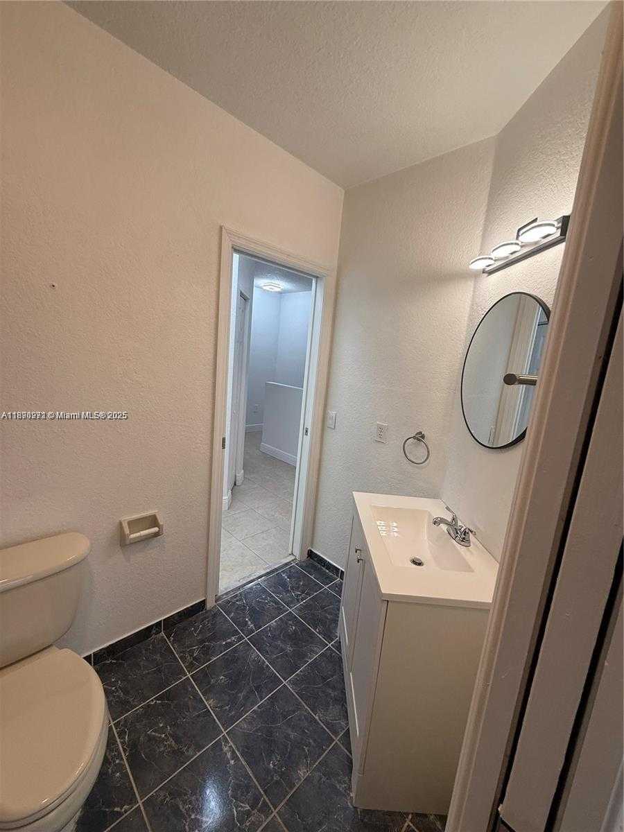 Small Image of 13717 SOUTH WEST 171ST LN, Miami Number 16