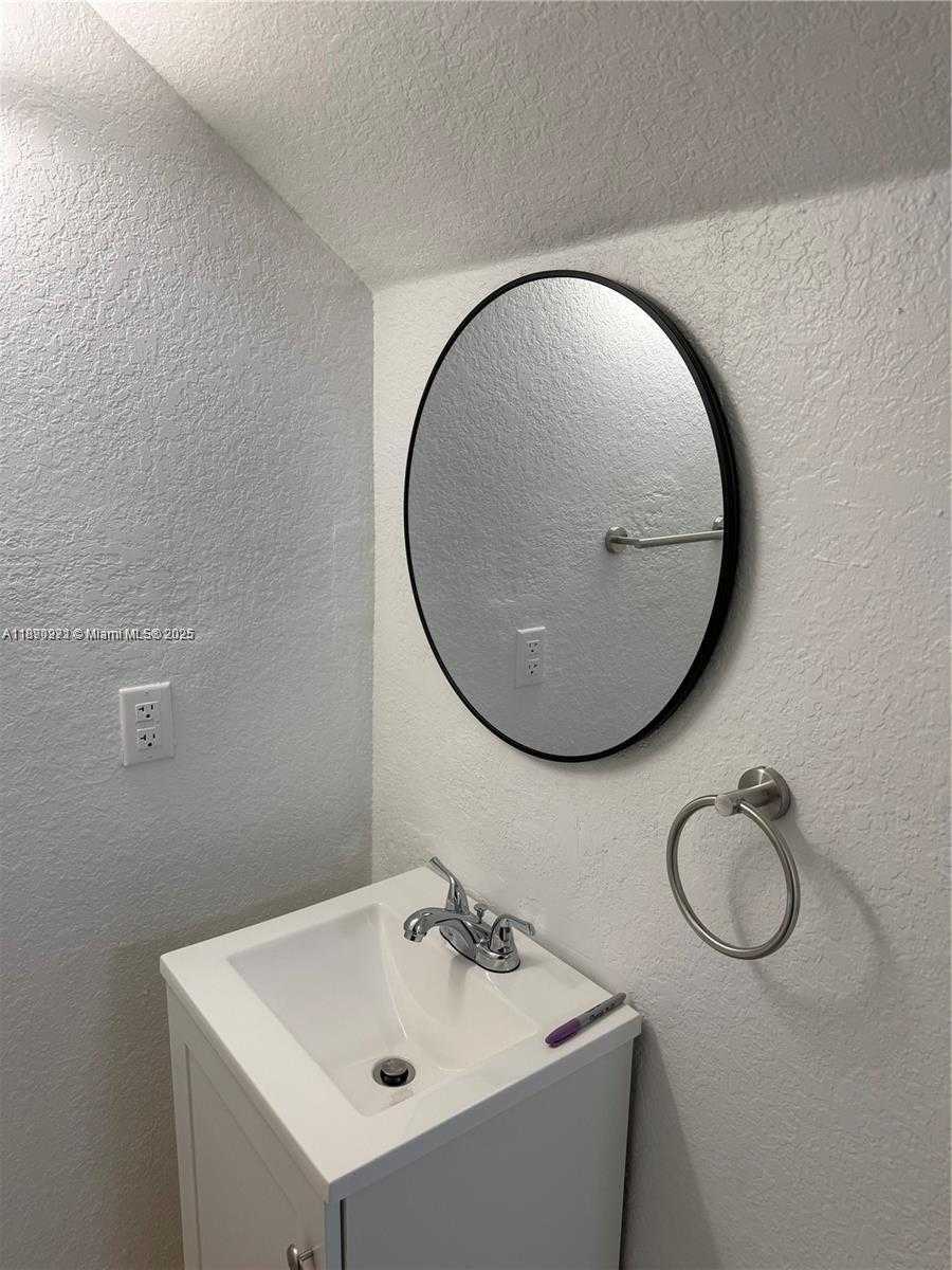 Small Image of 13717 SOUTH WEST 171ST LN, Miami Number 17