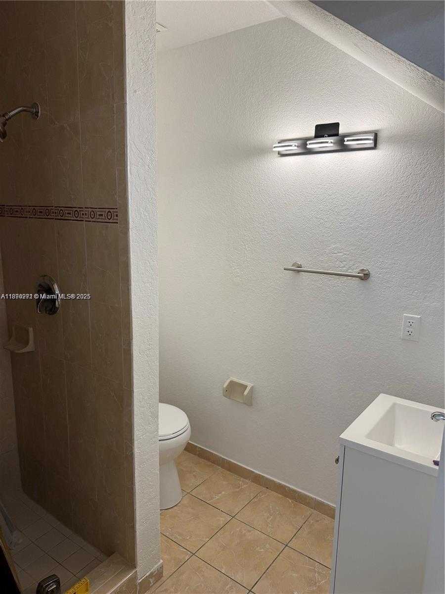 Small Image of 13717 SOUTH WEST 171ST LN, Miami Number 18