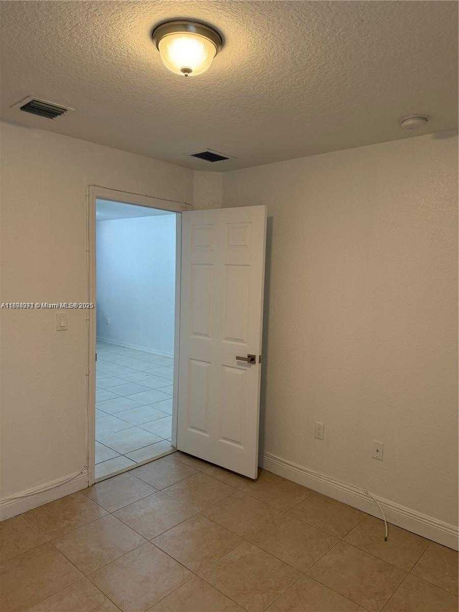Small Image of 13717 SOUTH WEST 171ST LN, Miami Number 19