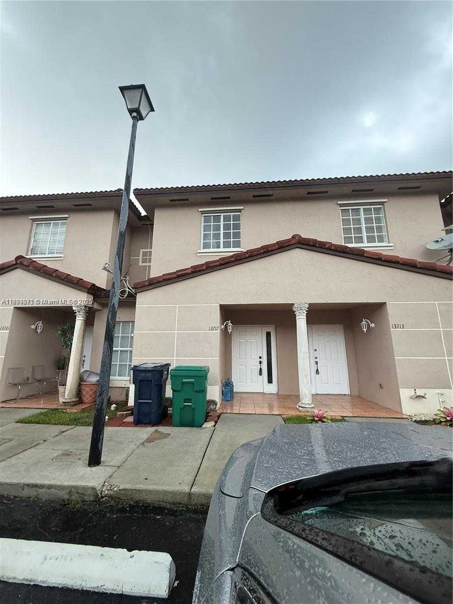Small Image of 13717 SOUTH WEST 171ST LN, Miami Number 2