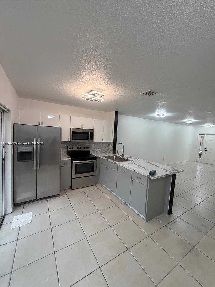 Small Image of 13717 SOUTH WEST 171ST LN, Miami Number 23