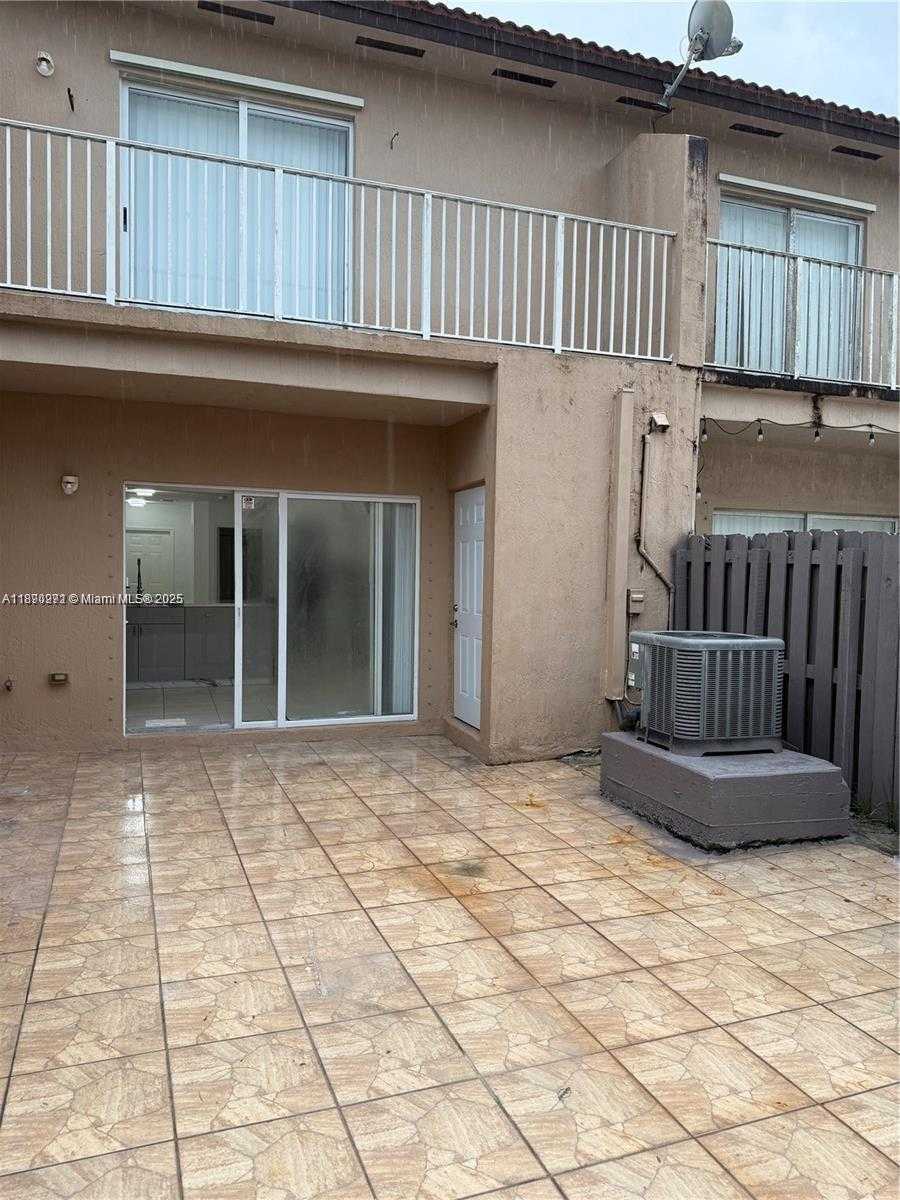 Small Image of 13717 SOUTH WEST 171ST LN, Miami Number 3