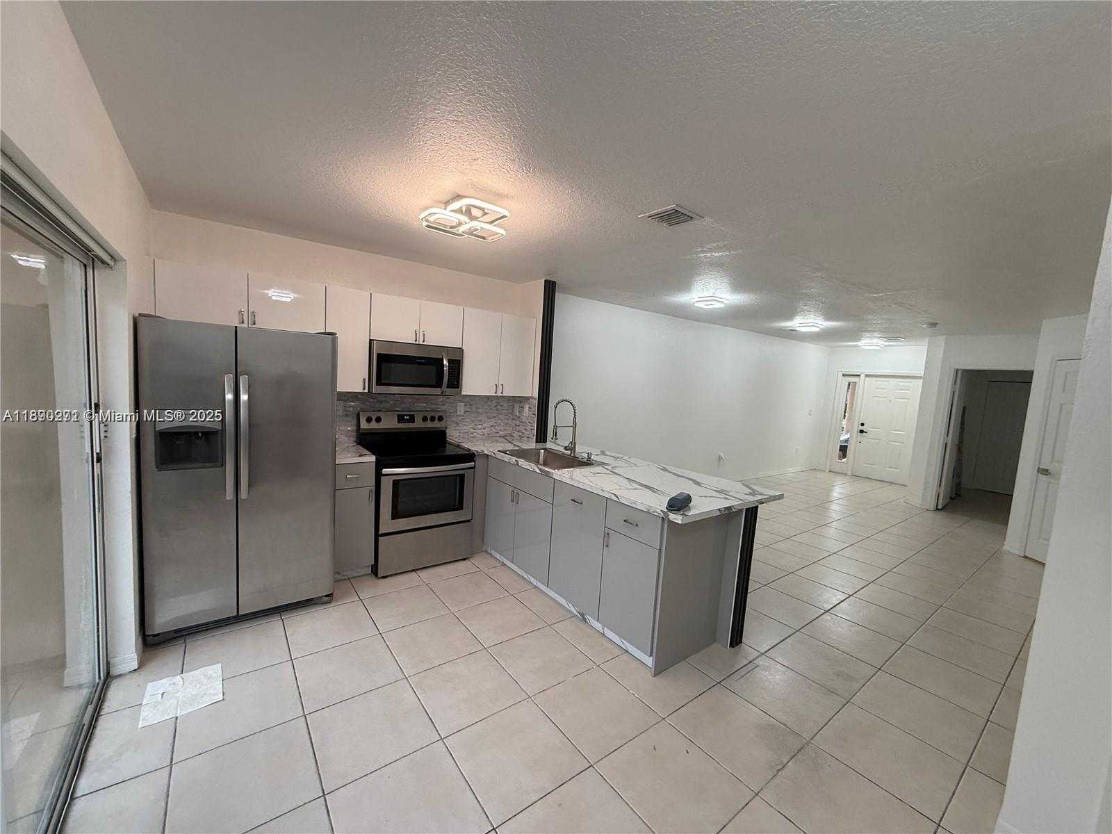 Small Image of 13717 SOUTH WEST 171ST LN, Miami Number 5