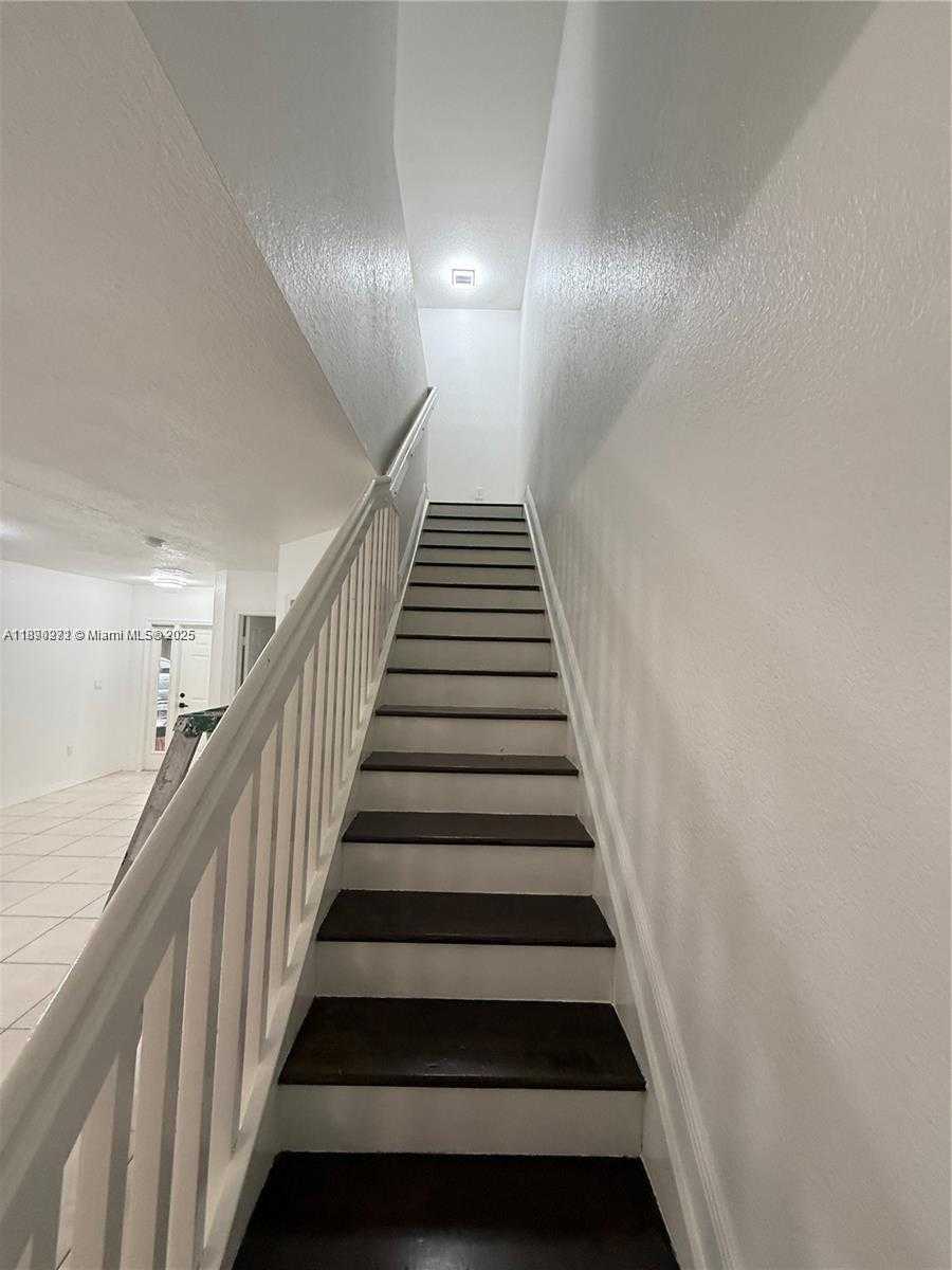 Small Image of 13717 SOUTH WEST 171ST LN, Miami Number 7