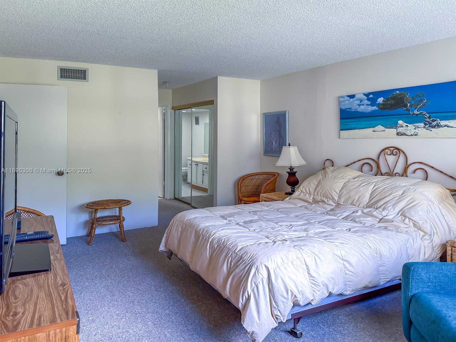 Small Image of 301 RACQUET CLUB RD #203, Weston Number 11
