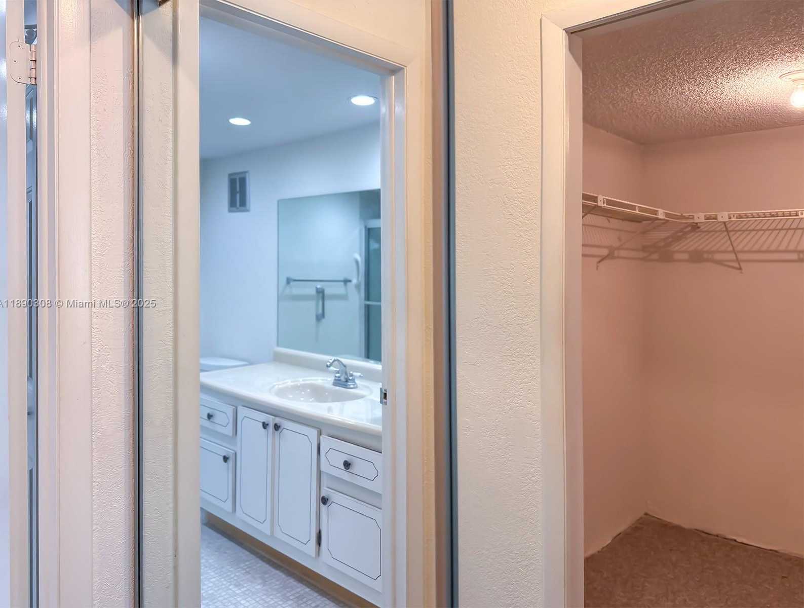Small Image of 301 RACQUET CLUB RD #203, Weston Number 14